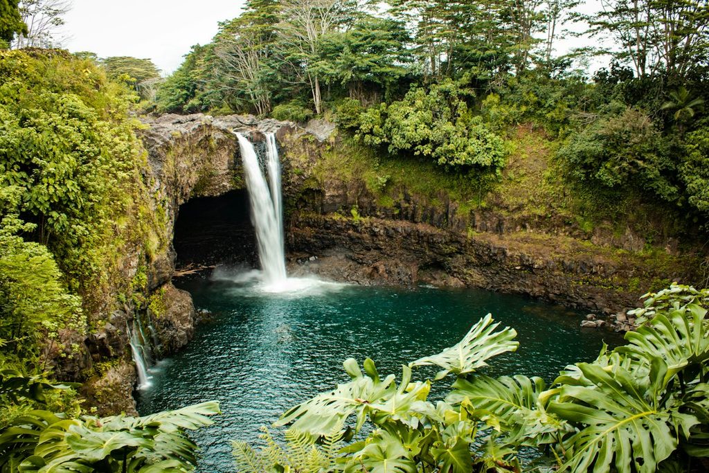 Beautiful water fall in Huwaii 